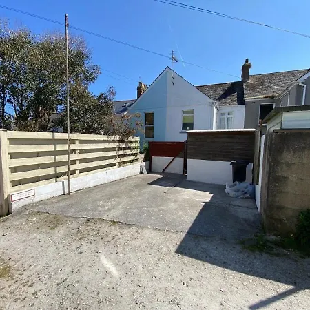 Spacious Private Parking Newquay New Quay