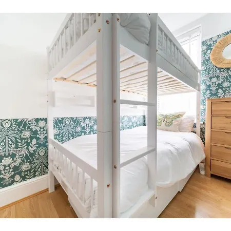 Spacious Private Parking Newquay * New Quay